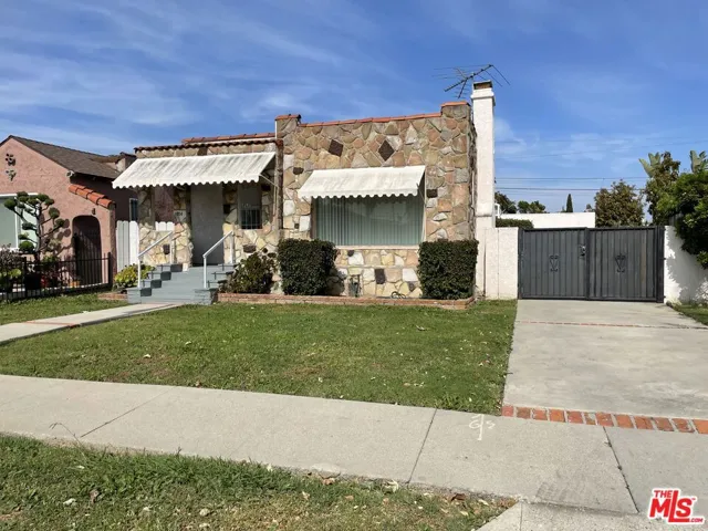 8704 Dalton Avenue, Los Angeles, California 90047