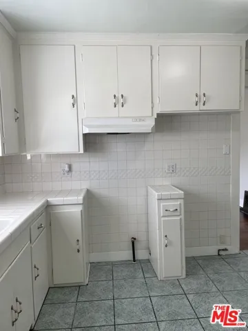 8704 Dalton Avenue, Los Angeles, California 90047