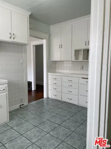 8704 Dalton Avenue, Los Angeles, California 90047