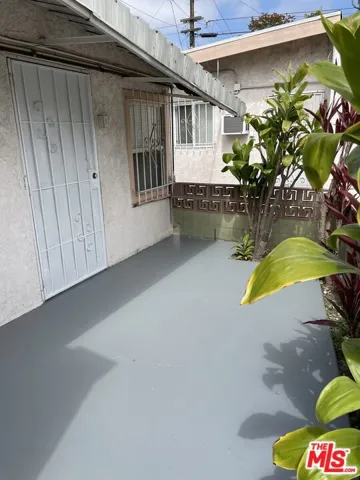 8704 Dalton Avenue, Los Angeles, California 90047