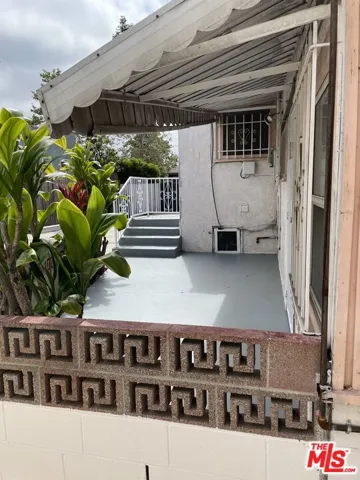 8704 Dalton Avenue, Los Angeles, California 90047
