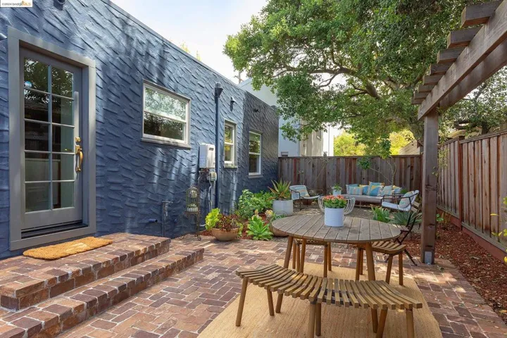 1216 Gilman Street, Berkeley, California 94706-2320