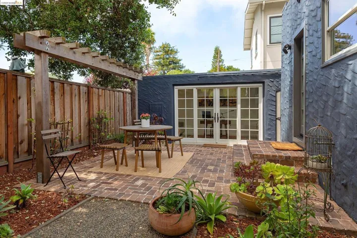 1216 Gilman Street, Berkeley, California 94706-2320