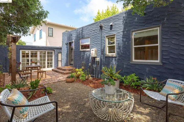 1216 Gilman Street, Berkeley, California 94706-2320