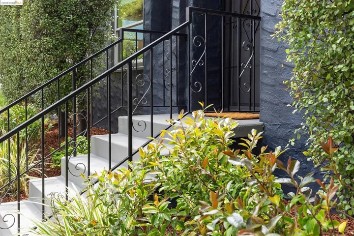 1216 Gilman Street, Berkeley, California 94706-2320