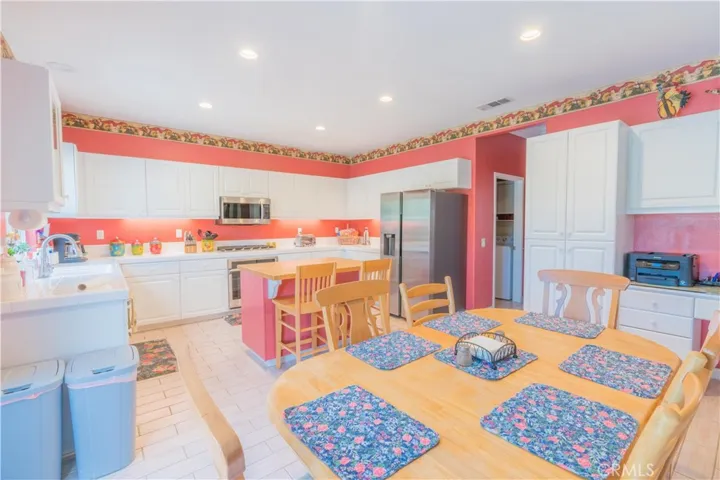 8737 Sunbird Avenue, Fountain Valley, California 92708