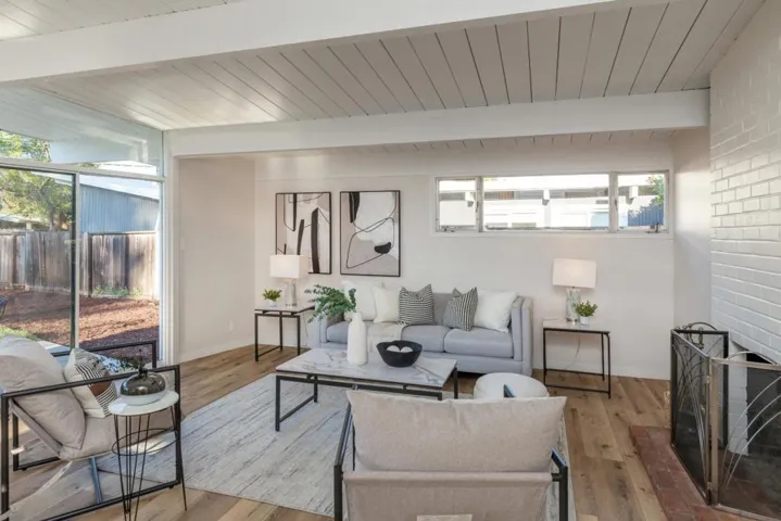 3583 South Court, Palo Alto, California 94306