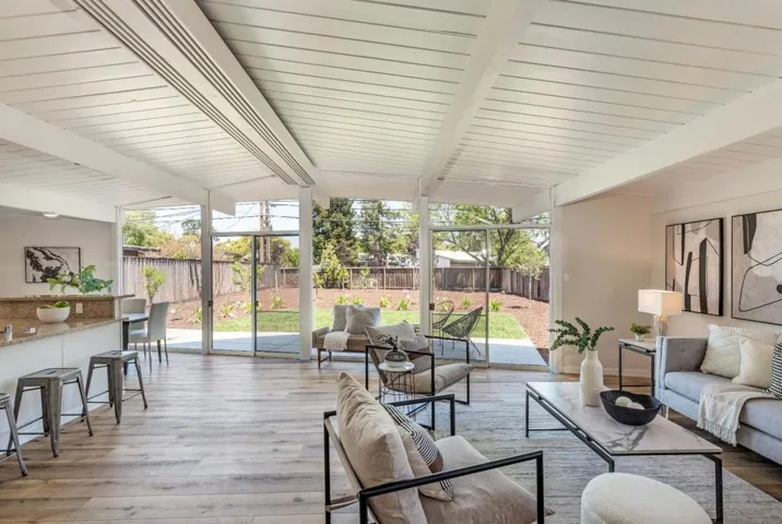 3583 South Court, Palo Alto, California 94306