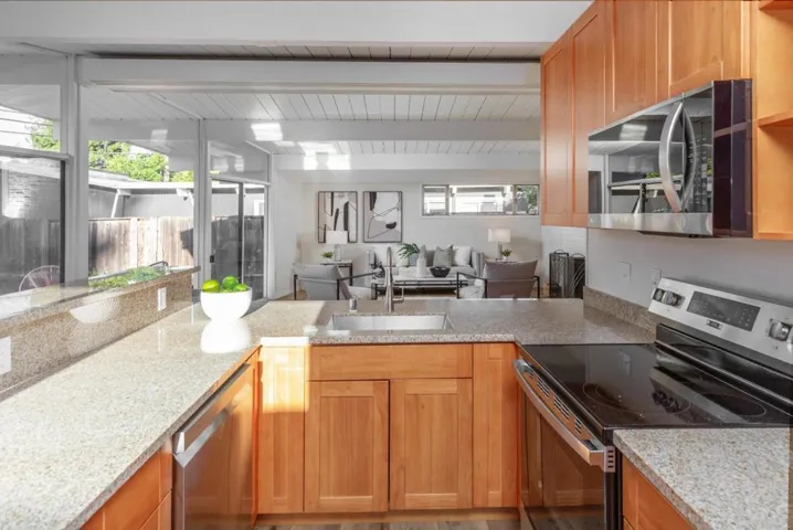 3583 South Court, Palo Alto, California 94306