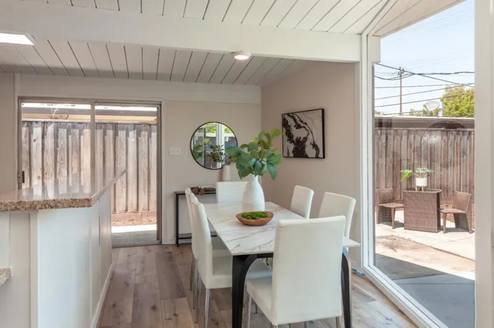 3583 South Court, Palo Alto, California 94306