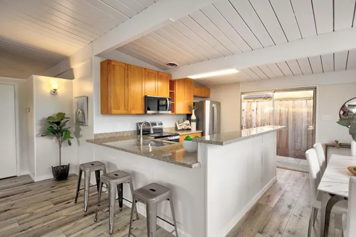 3583 South Court, Palo Alto, California 94306