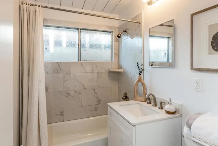 3583 South Court, Palo Alto, California 94306