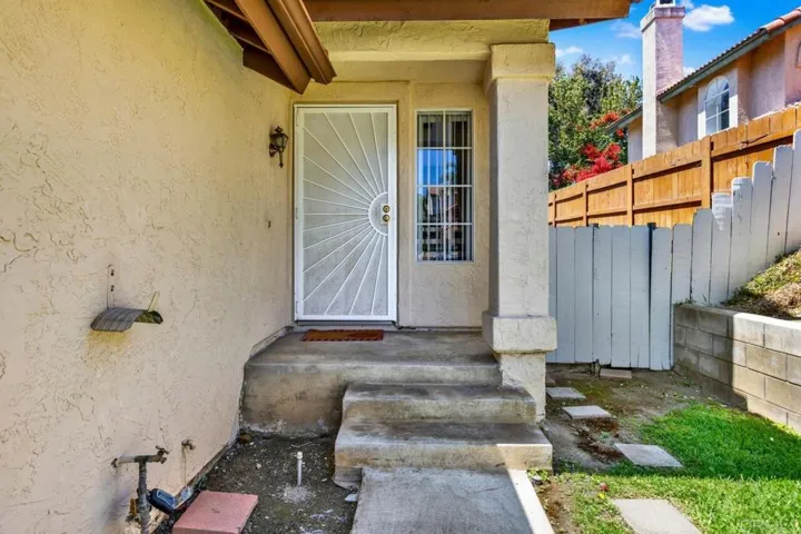 11985 Via Zapata, El Cajon, California 92019