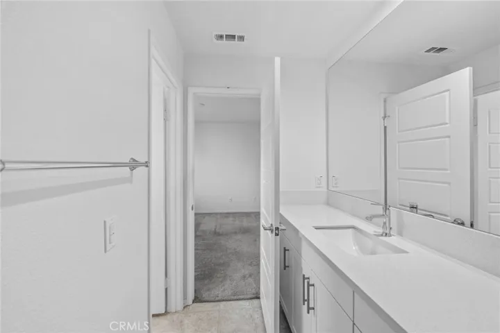 Upstairs: Bathroom #2