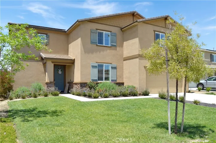 Big, beautiful, nearly-new home with a fabulous flexible floor plan!