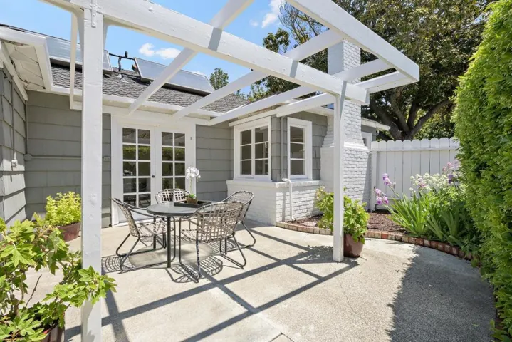 753 Garland Drive, Palo Alto, California 94303
