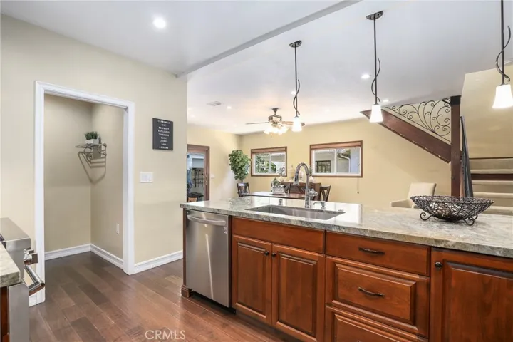 2251 Knoxville Avenue, Long Beach, California 90815