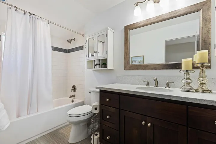 Upstairs full bathroom