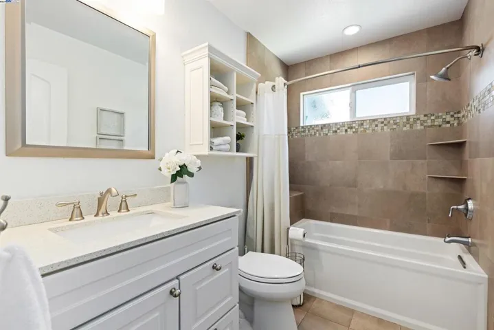 Downstairs full bathroom