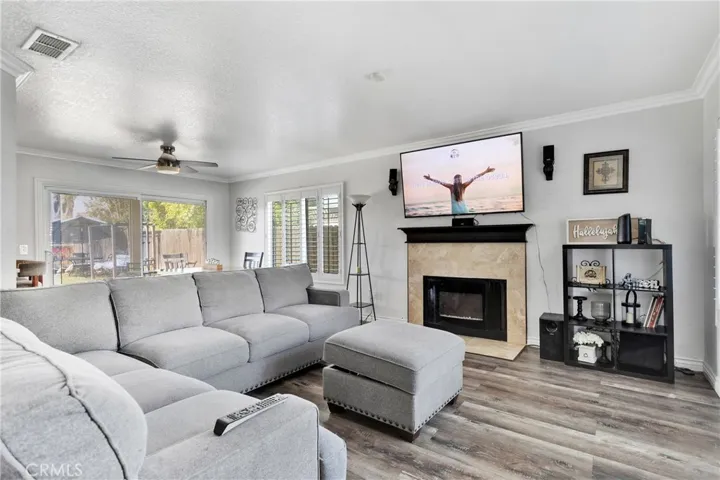 417 Colfax Circle, Corona, California 92879