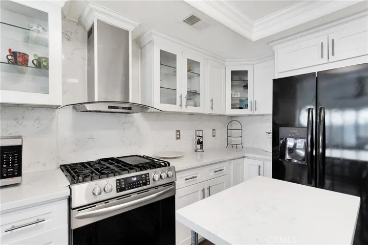 417 Colfax Circle, Corona, California 92879