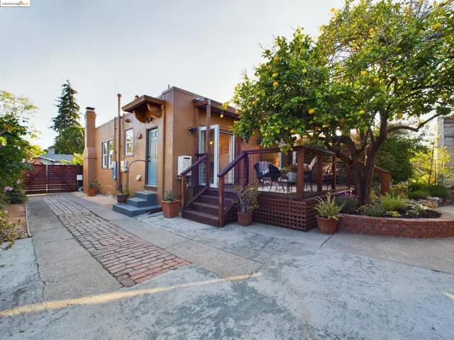 3018 Madeline Street, Oakland, California 94602