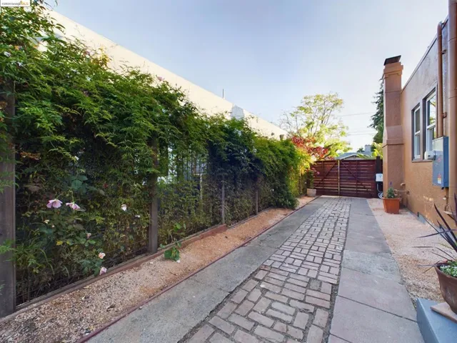 3018 Madeline Street, Oakland, California 94602