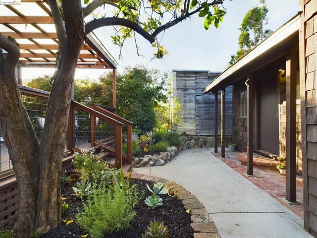 3018 Madeline Street, Oakland, California 94602