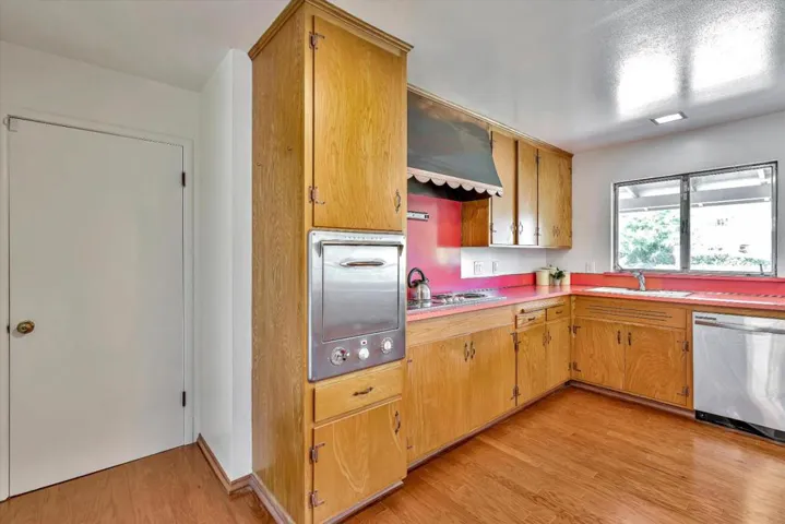 1605 Hollingsworth Drive, Mountain View, California 94040