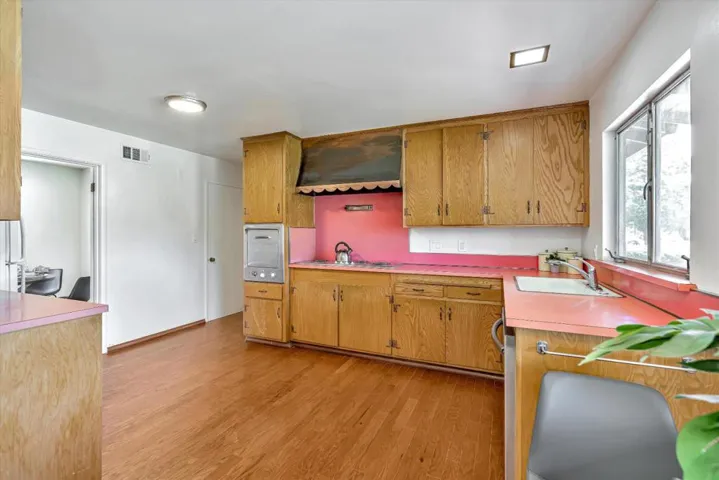 1605 Hollingsworth Drive, Mountain View, California 94040