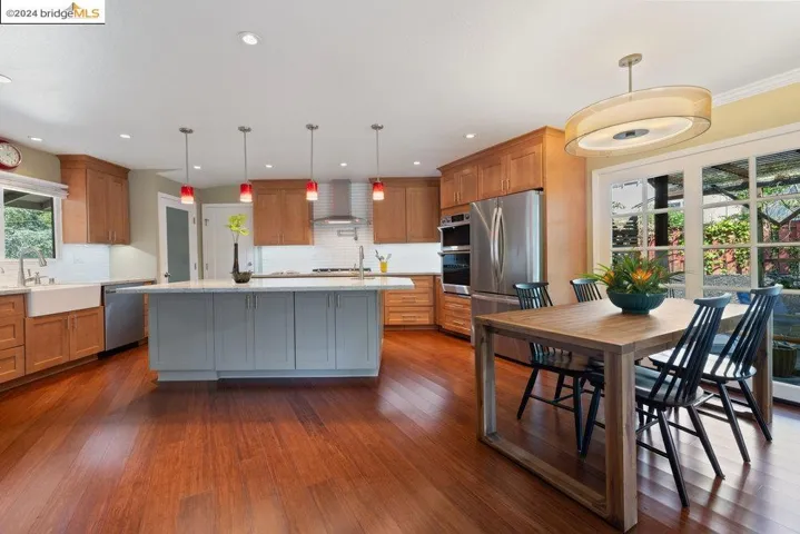 12901 Brookpark Rd, Oakland, California 94619