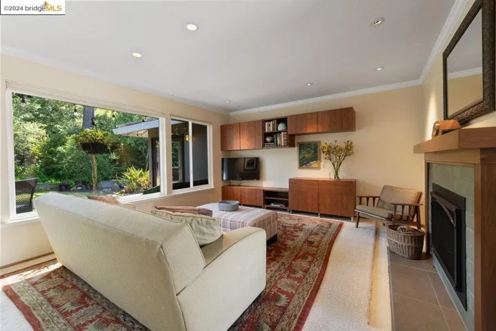 12901 Brookpark Rd, Oakland, California 94619