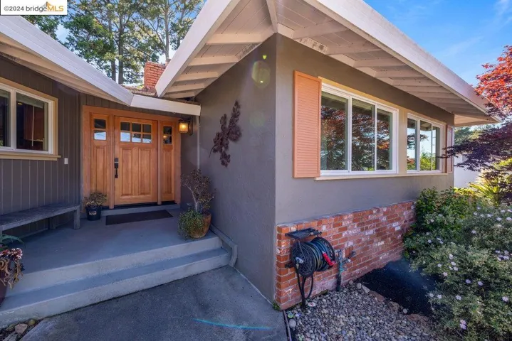 12901 Brookpark Rd, Oakland, California 94619
