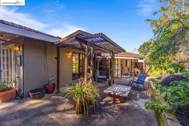 12901 Brookpark Rd, Oakland, California 94619