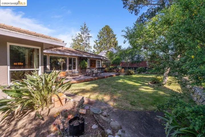 12901 Brookpark Rd, Oakland, California 94619