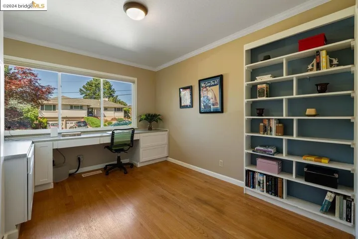 12901 Brookpark Rd, Oakland, California 94619