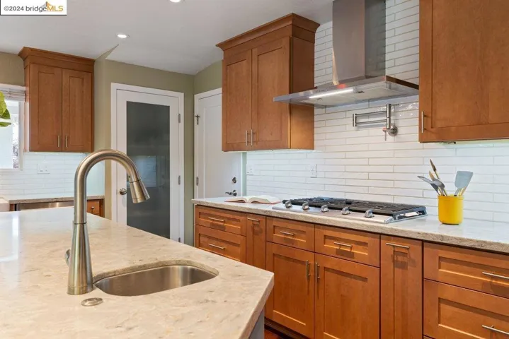 12901 Brookpark Rd, Oakland, California 94619