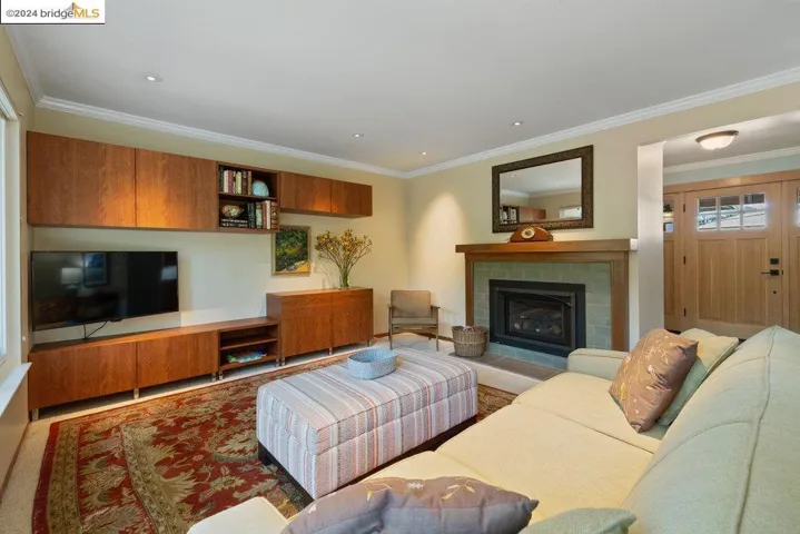 12901 Brookpark Rd, Oakland, California 94619