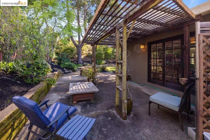 12901 Brookpark Rd, Oakland, California 94619
