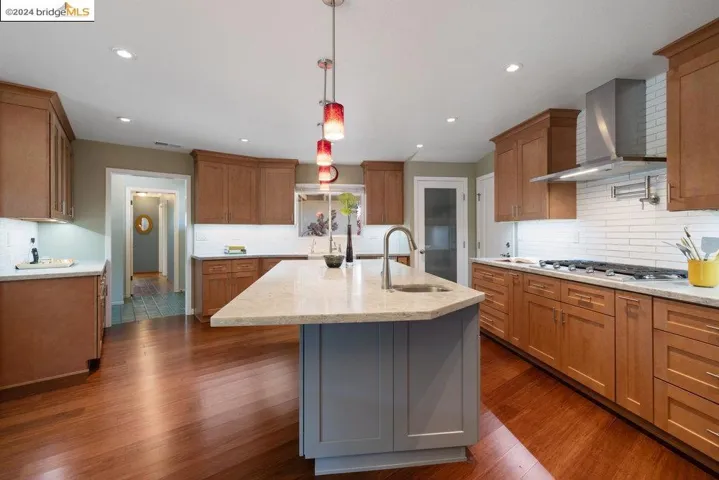 12901 Brookpark Rd, Oakland, California 94619