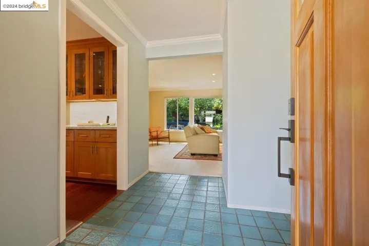 12901 Brookpark Rd, Oakland, California 94619