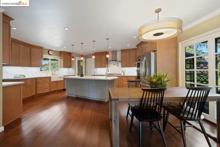 12901 Brookpark Rd, Oakland, California 94619