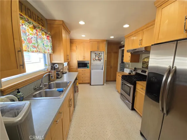 1950 Springfield Avenue, Hermosa Beach, California 90254