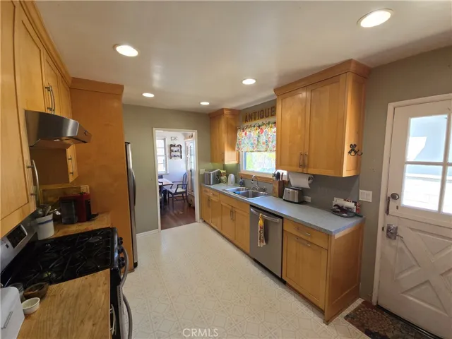 1950 Springfield Avenue, Hermosa Beach, California 90254
