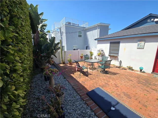 1950 Springfield Avenue, Hermosa Beach, California 90254