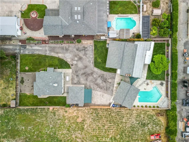Duplex - Unit 1: 2 Bedroom & 1 3/4 Bathroom. Unit 2: 2 Bedroom & 1 1/4 Bathroom