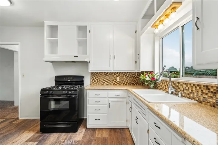 Unit 2 - 2 Bedroom & 1 Bathroom/Kitchen