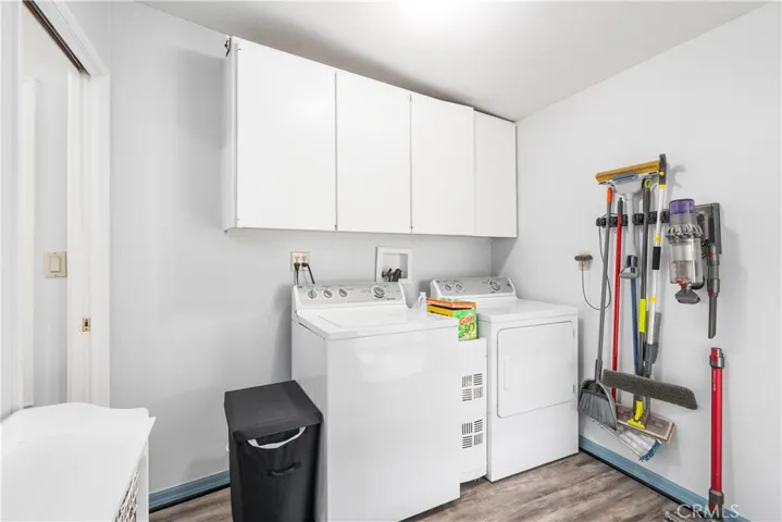 Unit 1 -2 Bedroom and 1 & 3/4 Bathroom/Laundry Near Kitchen