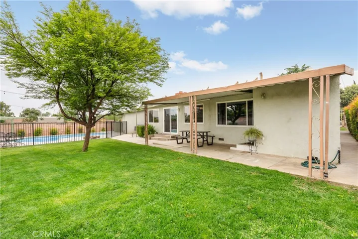 Unit 1 - 2 Bedroom & 1 & 3/4 Bathroom/Fenced Backyard