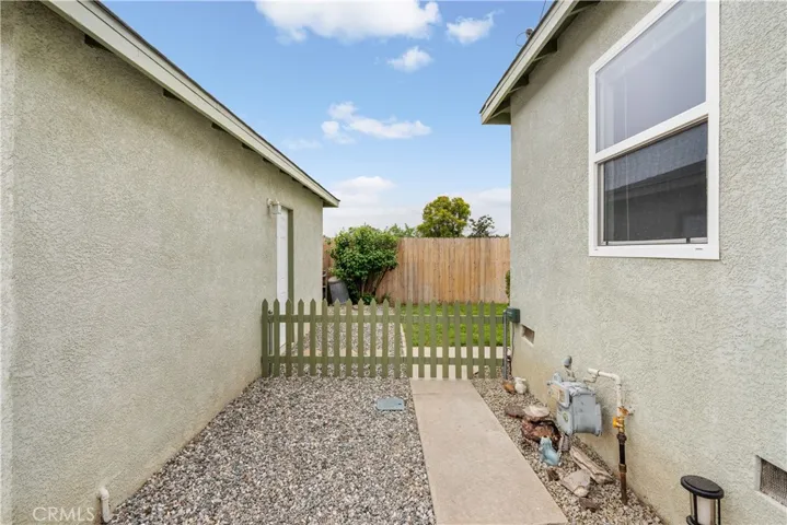 Unit 2 - 2 Bedroom & 1 Bathroom/Side of House with garage access